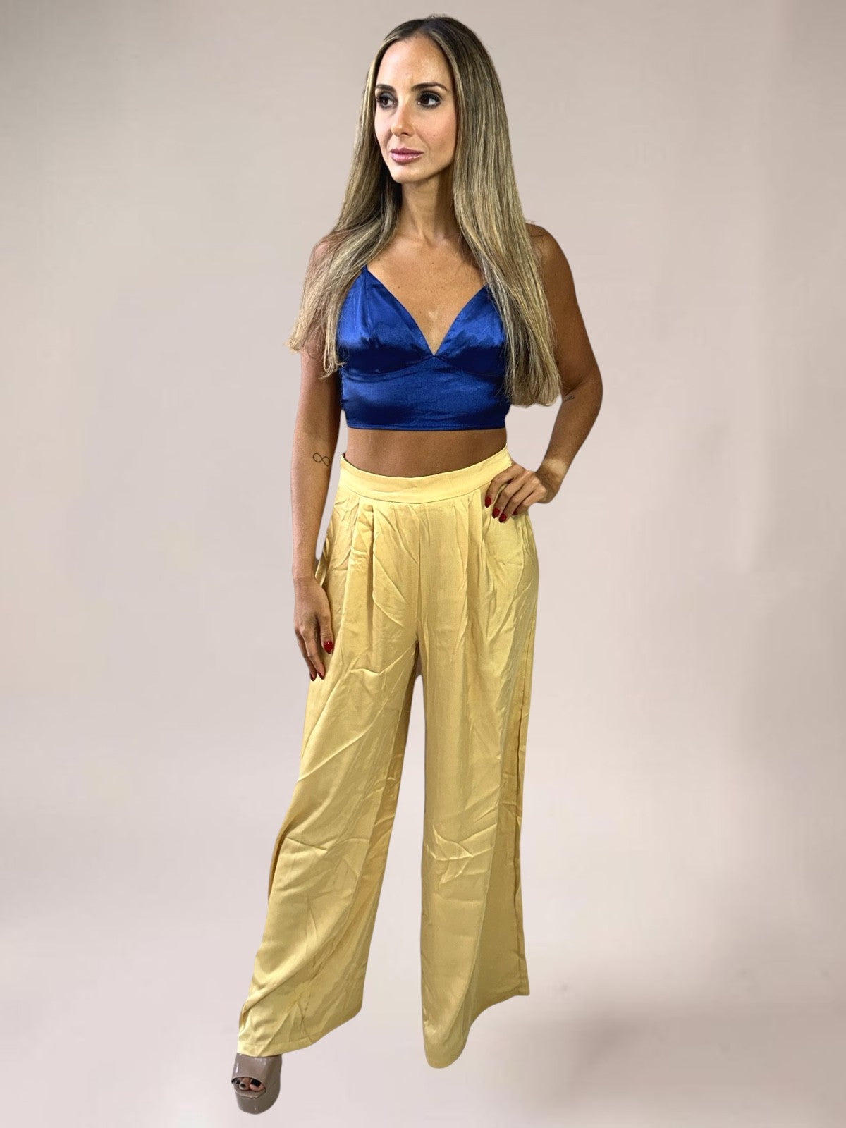 Conjunto Calça e Cropped Liage Liso Cetim Brilho Pantalona Alcinha Azul Marinho Escuro Amarelo