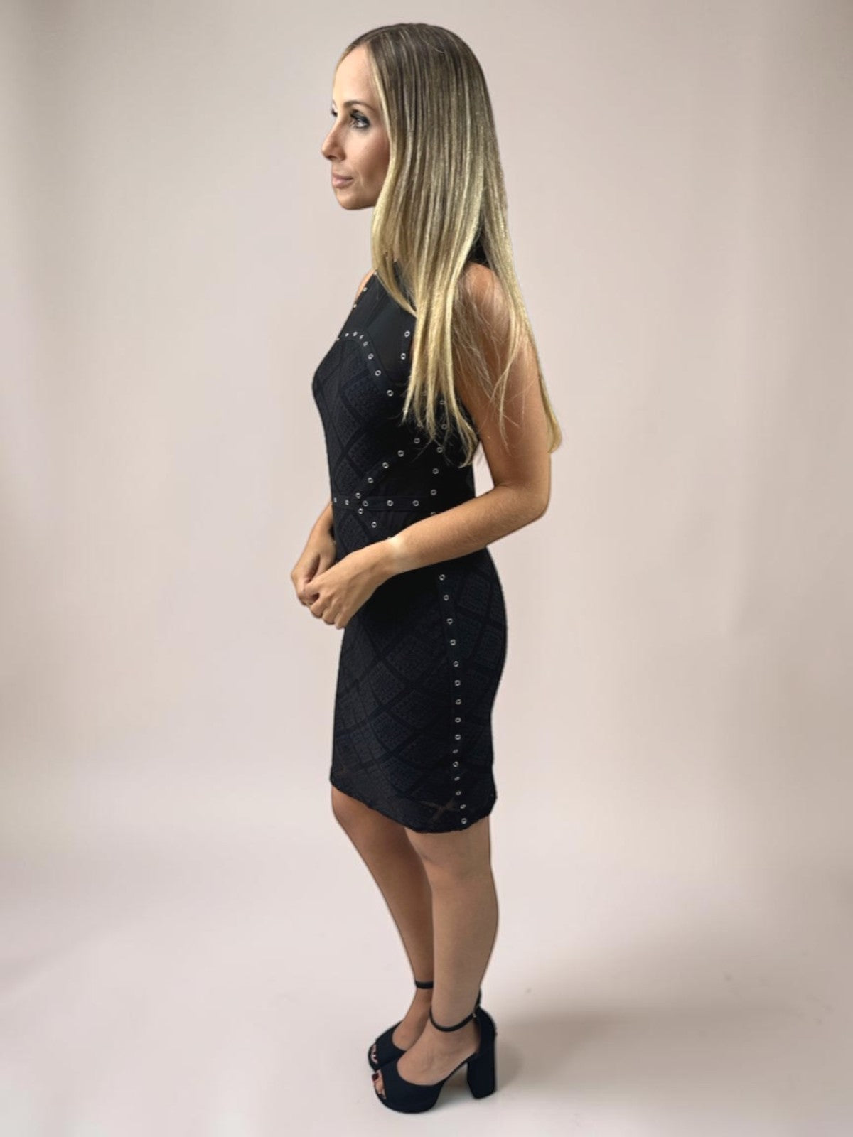 Vestido Liage Curto Festa Tacha Metal Prata Tule Transparencia Sem Manga Preto