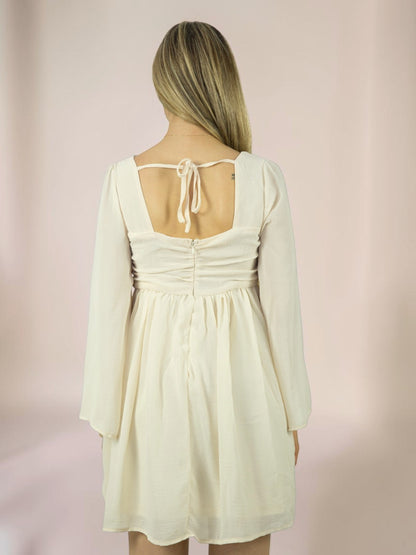 Vestido Liage Curto Liso Manga Comprida transparencia Boca Larga Detalhe Argola Metal Nude / Off-White