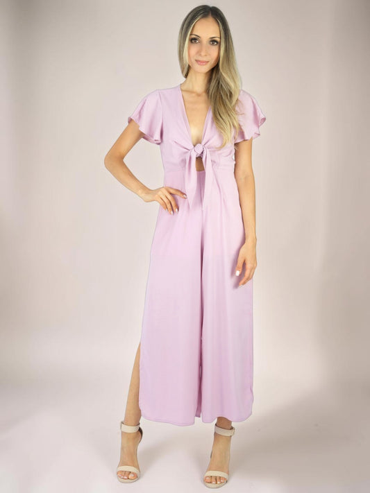 Macacão Liage Liso Pantacourt Manga Curta Decote Laço Fenda Lateral Transparencia Babado Chiffon Rosa Claro