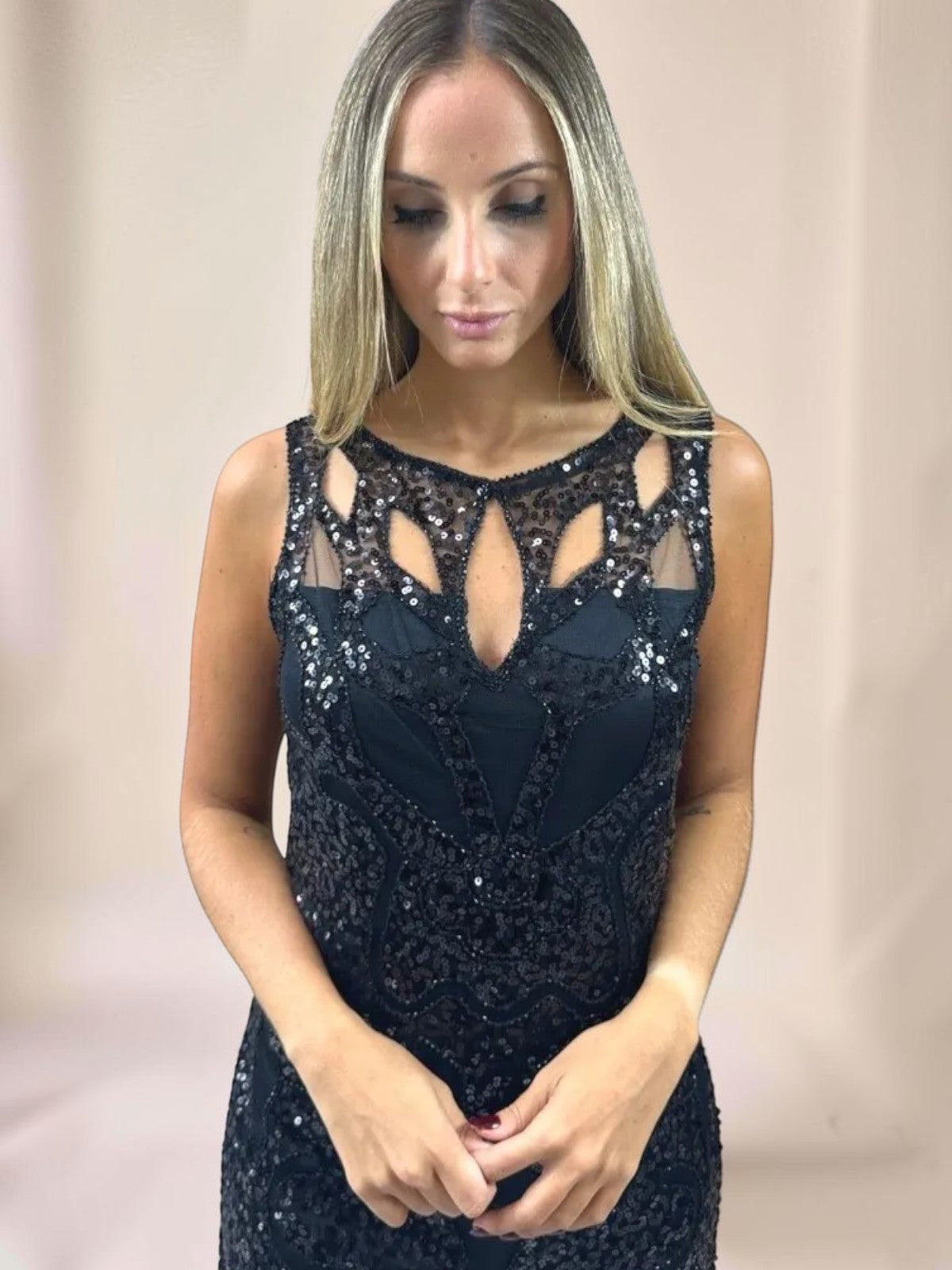 Vestido Liage Curto Festa Bordado Paete Tule Transparencia Brilho Sem Manga Preto