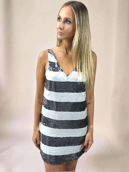 Vestido Liage Curto Festa Bordado Paete Listra Sem Manga Decote V Prata Cinza Off White Branco