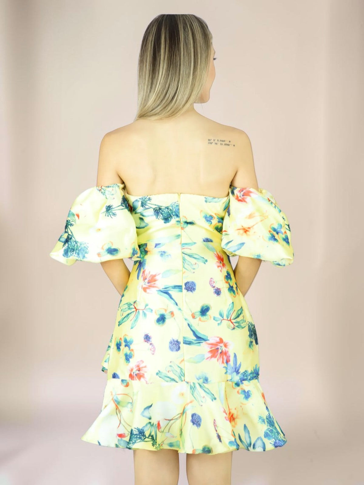 Vestido Liage Curto Floral Florido Flor Estampado Tomara Que Caia Manga Balone Babado Amarelo/Azul Escuro/Vermelho/Verde