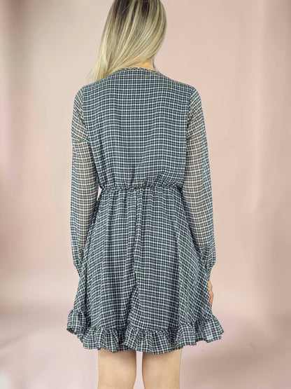 Vestido Liage Curto Xadrez Babado Chiffon Transparência Xadrez Preto e Branco