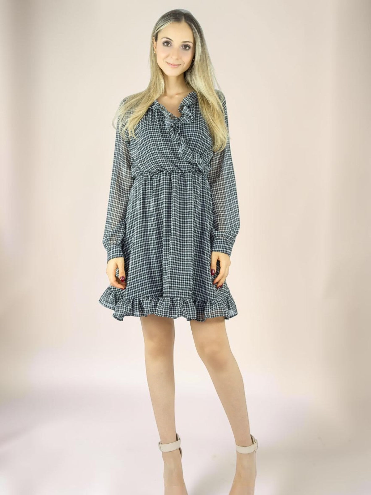 Vestido Liage Curto Xadrez Babado Chiffon Transparência Xadrez Preto e Branco
