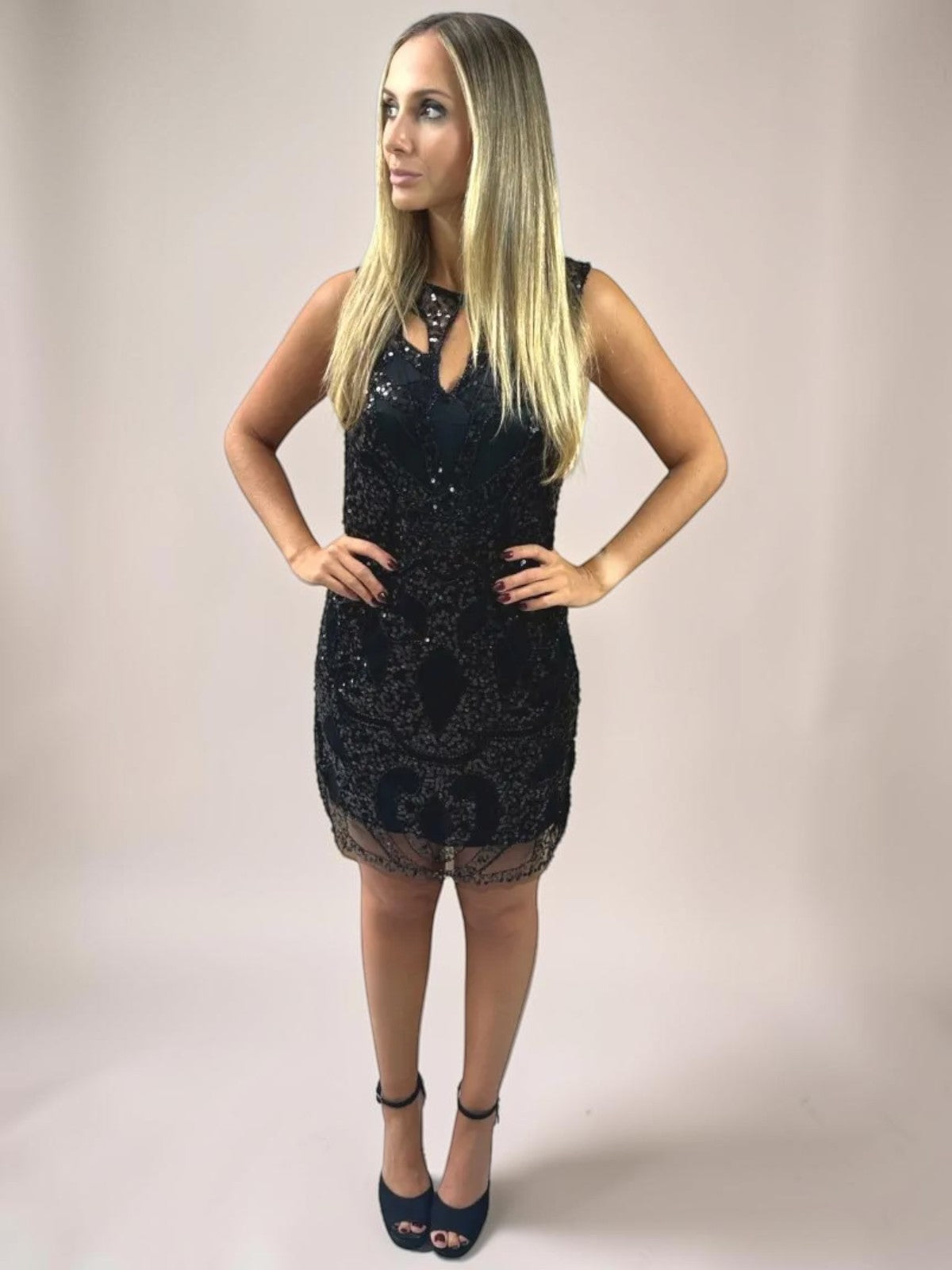 Vestido Liage Curto Festa Bordado Paete Tule Transparencia Brilho Sem Manga Preto