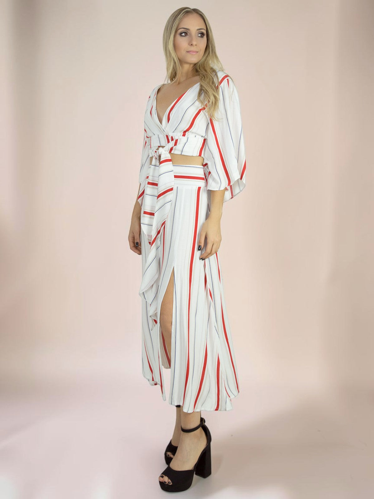 Conjunto Liage Saia Midi e Cropped Manga Comprida Flare Babado Estampado Listrado Off White Vermelho Nude Azul Marinho