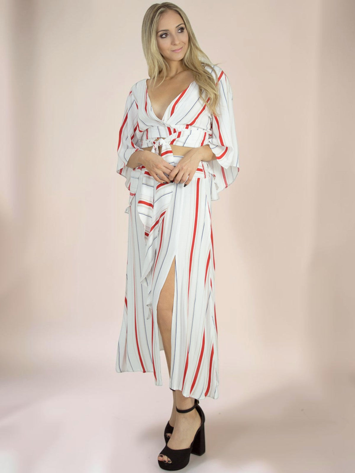 Conjunto Liage Saia Midi e Cropped Manga Comprida Flare Babado Estampado Listrado Off White Vermelho Nude Azul Marinho