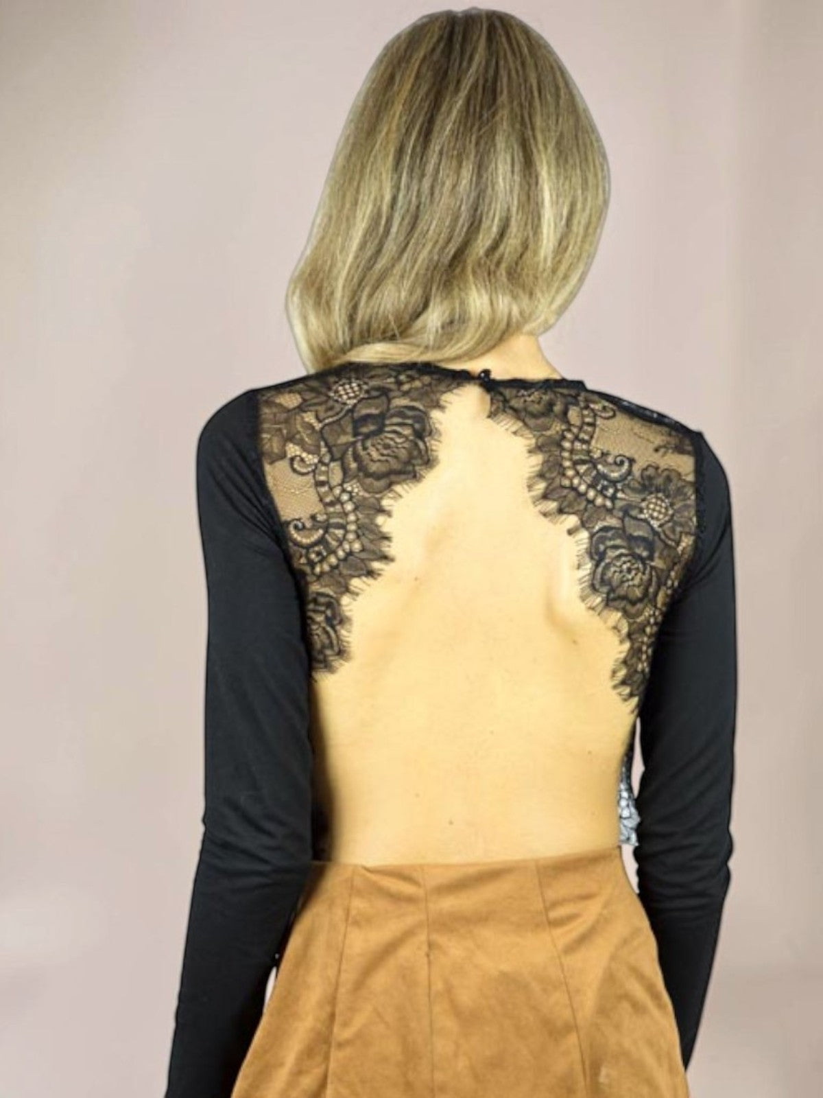 Body Liage Manga Comprida Detalhes em Renda Decote nas Costas Preto